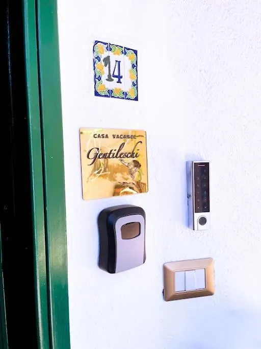 Appartamento Casa Vacanza Gentileschi - Self Check-In Napoli Italia
